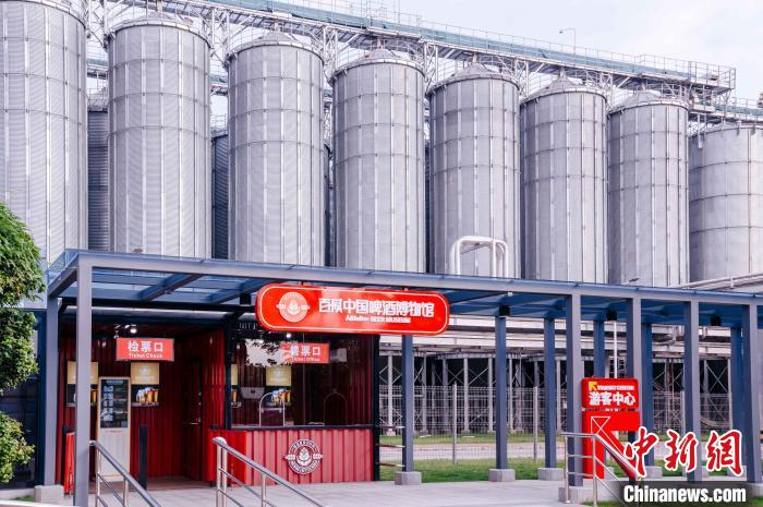 圖為基地原料立倉?！±钅宪?攝