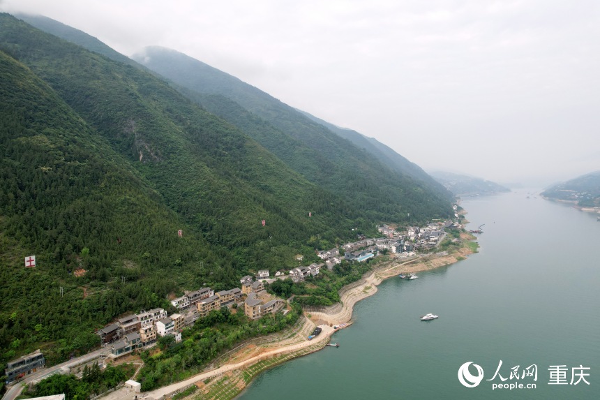 位于長江南岸的三峽里·竹枝村。人民網(wǎng)記者 劉政寧攝