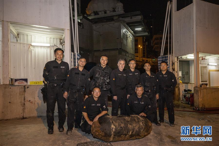 (港澳臺·香港故事·圖文互動)(6)用手觸摸二戰(zhàn)炸彈的人——訪香港警方拆彈專家