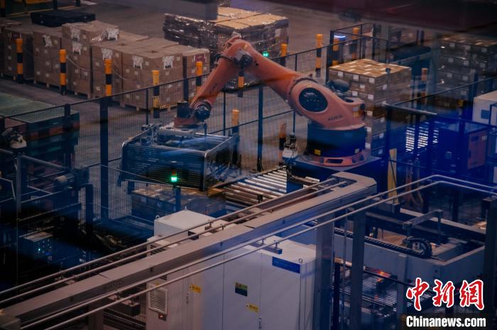 百威雪津啤酒莆田基地釀造幾乎都由自動化生產(chǎn)線完成，年產(chǎn)能達200萬噸?！±钅宪?攝