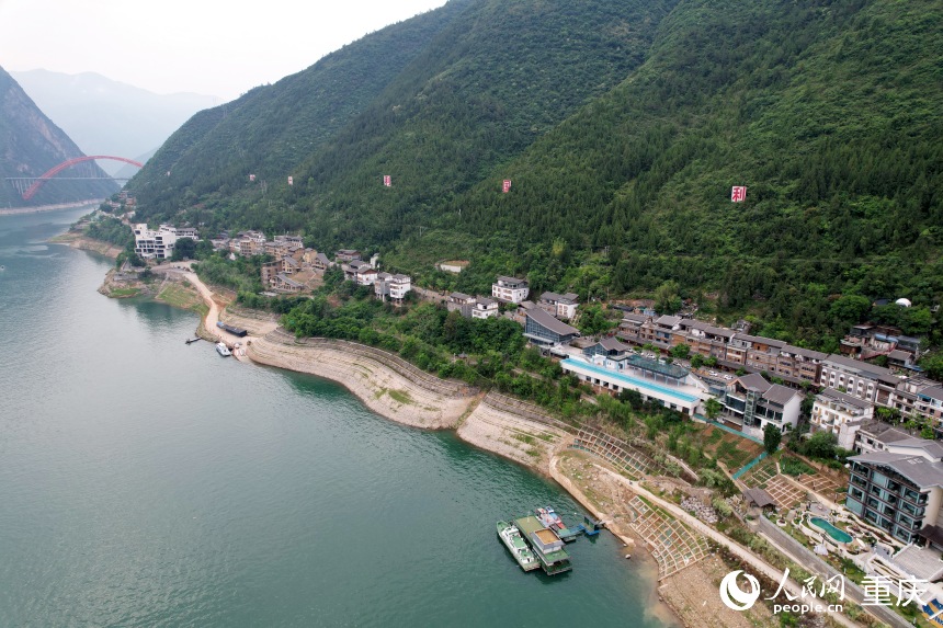 三峽里·竹枝村全長2.5公里，如一條絲帶分布于長江沿線。人民網(wǎng)記者 劉政寧攝